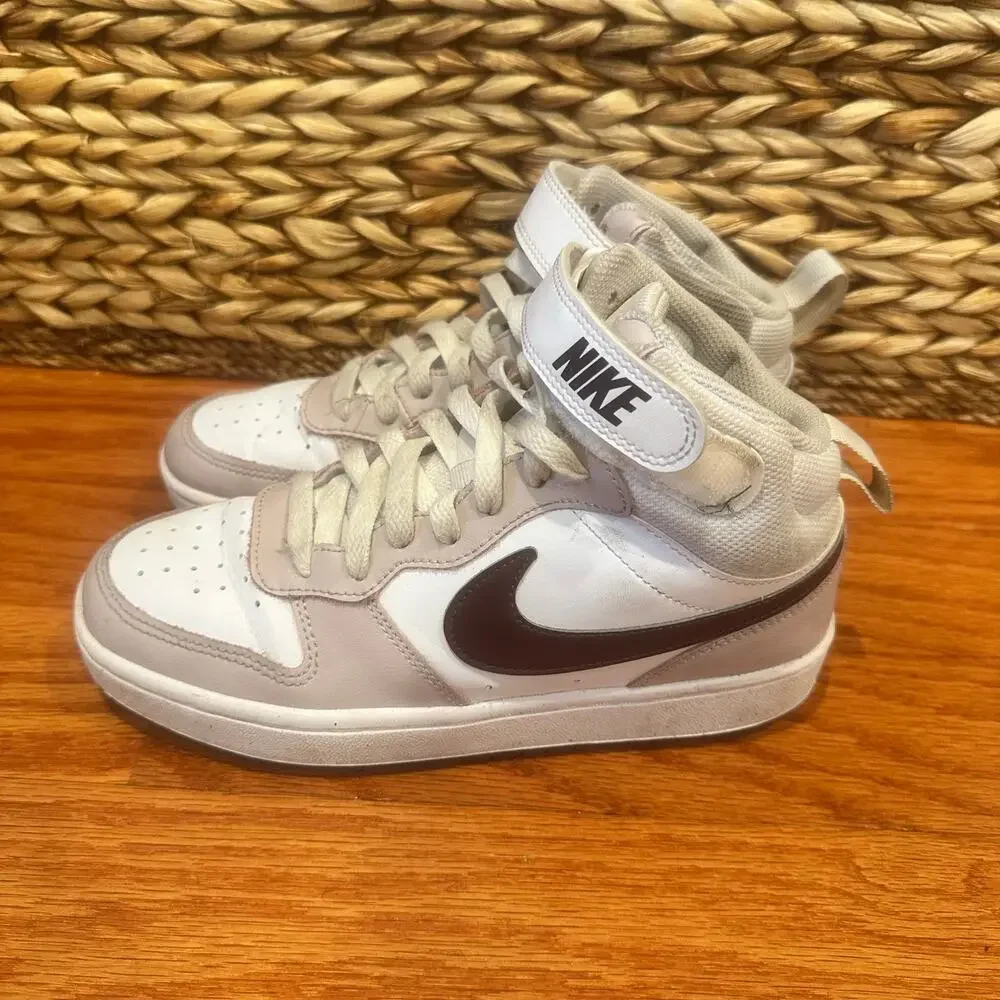 Nike Court Borough Mid 2 Kids sz 5.5